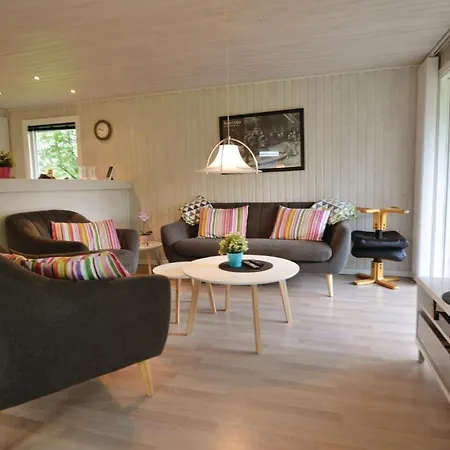 Three-bedroom Holiday In 別荘 Hemmet