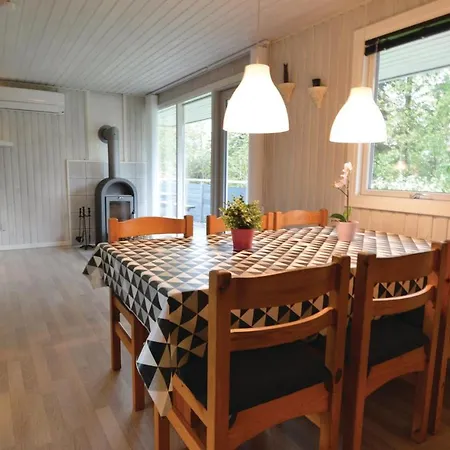 Three-bedroom Holiday In 別荘 *